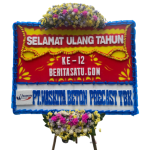 Bunga Papan Elegan dengan desain minimalis ini cocok untuk berbagai acara seperti ucapan selamat atau belasungkawa. Dibuat dengan bunga segar pilihan yang dirangkai secara profesional untuk memberikan kesan yang sopan dan berkesan. Ranga kuat, kokoh, dan elegan. Bisa custom untuk penulisan nama, ucapan, dan warna sesuai keinginan Anda.