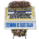 Bunga Papan Elegan dengan desain minimalis ini cocok untuk berbagai acara seperti ucapan selamat atau belasungkawa. Dibuat dengan bunga segar pilihan yang dirangkai secara profesional untuk memberikan kesan yang sopan dan berkesan. Ranga kuat, kokoh, dan elegan. Bisa custom untuk penulisan nama, ucapan, dan warna sesuai keinginan Anda.
