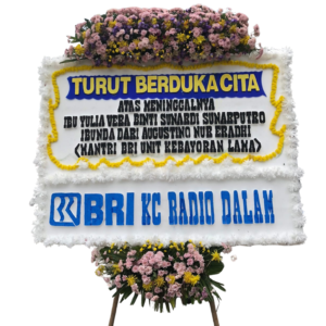 Bunga Papan Elegan dengan desain minimalis ini cocok untuk berbagai acara seperti ucapan selamat atau belasungkawa. Dibuat dengan bunga segar pilihan yang dirangkai secara profesional untuk memberikan kesan yang sopan dan berkesan. Ranga kuat, kokoh, dan elegan. Bisa custom untuk penulisan nama, ucapan, dan warna sesuai keinginan Anda.