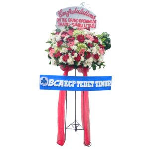 Flower Elegan ini hadir dengan kerangka besi padat yang kokoh dan bunga segar pilihan. Sempurna untuk berbagai acara seperti pernikahan, ulang tahun, atau ucapan simpati. Anda dapat mengkustom bunga, ucapan, dan desain sesuai dengan keinginan Anda, menjadikannya pilihan yang personal dan istimewa.