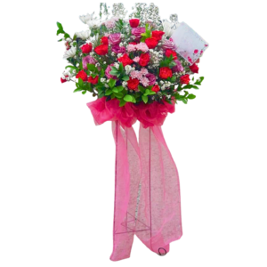Flower Elegan ini hadir dengan kerangka besi padat yang kokoh dan bunga segar pilihan. Sempurna untuk berbagai acara seperti pernikahan, ulang tahun, atau ucapan simpati. Anda dapat mengkustom bunga, ucapan, dan desain sesuai dengan keinginan Anda, menjadikannya pilihan yang personal dan istimewa.
